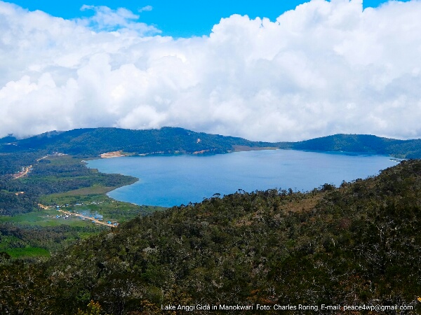 Foto Danau Anggi Gida (artinya: Danau Perempuan) di Kabupaten Pegunungan Arfak