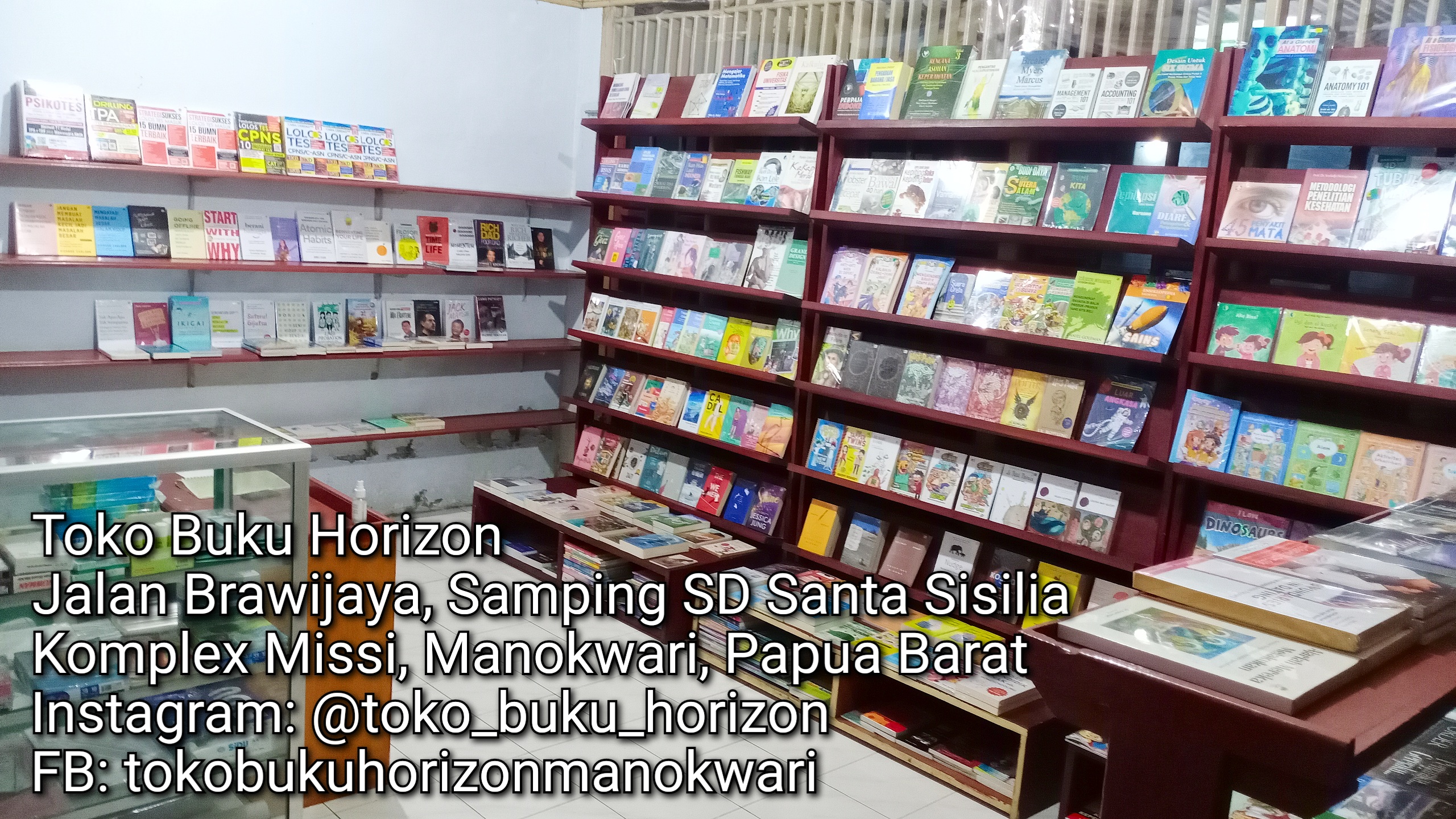 Buku sekolah, novel, dan pengembangan diri di Manokwari